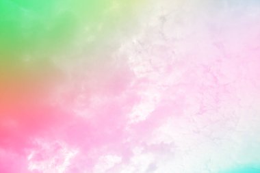 Bulutları olan inanılmaz güzel bir gökyüzü