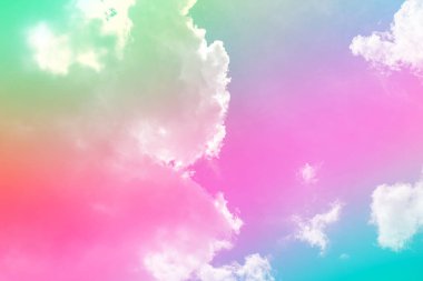 Bulutları olan inanılmaz güzel bir gökyüzü