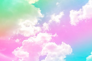 Bulutları olan inanılmaz güzel bir gökyüzü