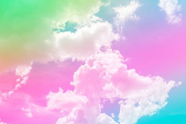 Bulutları olan inanılmaz güzel bir gökyüzü