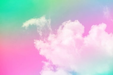 Bulutları olan inanılmaz güzel bir gökyüzü