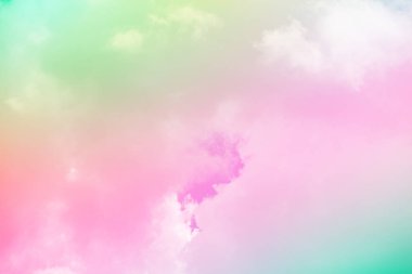 Bulutları olan inanılmaz güzel bir gökyüzü