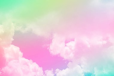 Bulutları olan inanılmaz güzel bir gökyüzü