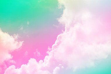 Bulutları olan inanılmaz güzel bir gökyüzü