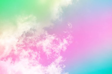 Bulutları olan inanılmaz güzel bir gökyüzü