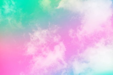 Bulutları olan inanılmaz güzel bir gökyüzü