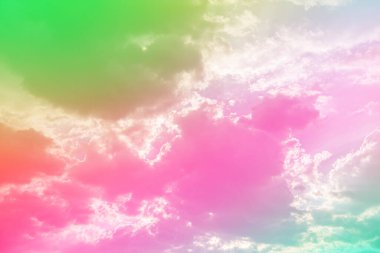 Bulutları olan inanılmaz güzel bir gökyüzü