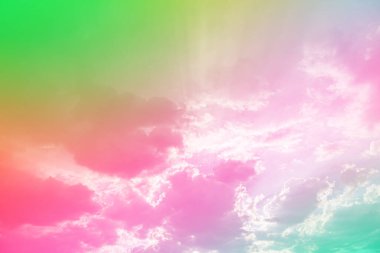 Bulutları olan inanılmaz güzel bir gökyüzü