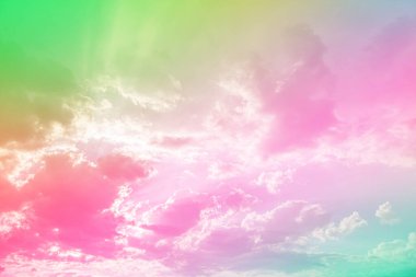 Bulutları olan inanılmaz güzel bir gökyüzü