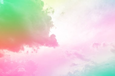 Bulutları olan inanılmaz güzel bir gökyüzü