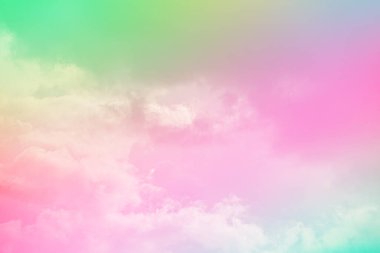 Bulutları olan inanılmaz güzel bir gökyüzü