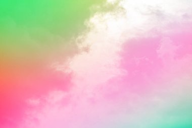 Bulutları olan inanılmaz güzel bir gökyüzü