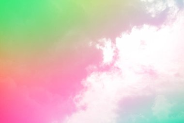 Bulutları olan inanılmaz güzel bir gökyüzü