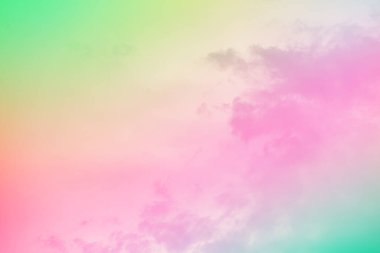 Bulutları olan inanılmaz güzel bir gökyüzü