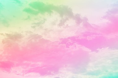 Bulutları olan inanılmaz güzel bir gökyüzü