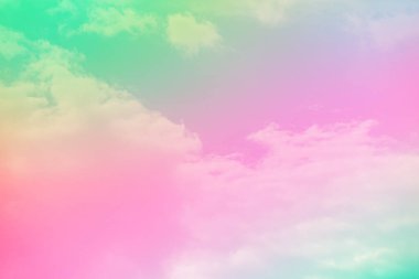 Bulutları olan inanılmaz güzel bir gökyüzü