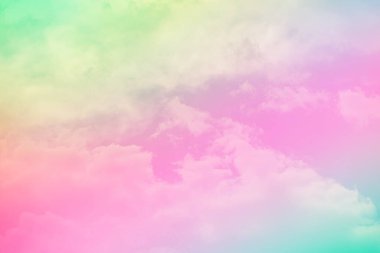 Bulutları olan inanılmaz güzel bir gökyüzü