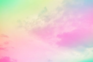 Bulutları olan inanılmaz güzel bir gökyüzü