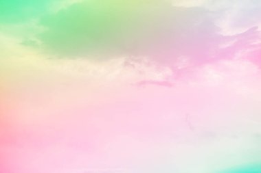 Bulutları olan inanılmaz güzel bir gökyüzü