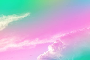 Bulutları olan inanılmaz güzel bir gökyüzü