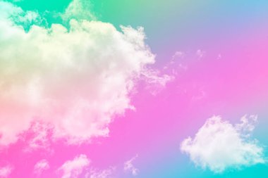 Bulutları olan inanılmaz güzel bir gökyüzü