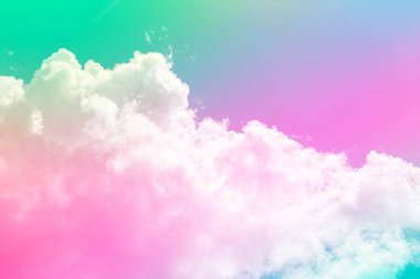 Bulutları olan inanılmaz güzel bir gökyüzü