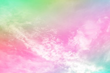 Bulutları olan inanılmaz güzel bir gökyüzü