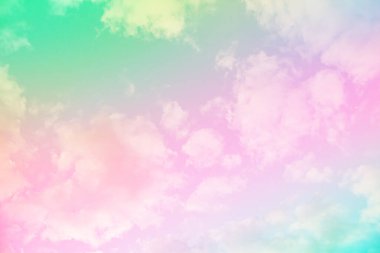 Bulutları olan inanılmaz güzel bir gökyüzü