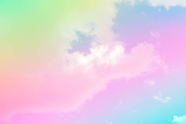 Bulutları olan inanılmaz güzel bir gökyüzü