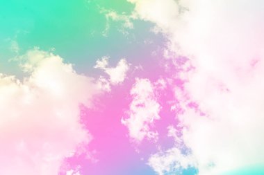 Bulutları olan inanılmaz güzel bir gökyüzü