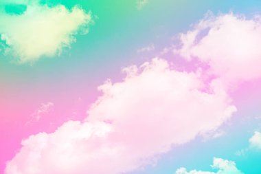 Bulutları olan inanılmaz güzel bir gökyüzü