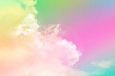 Bulutları olan inanılmaz güzel bir gökyüzü