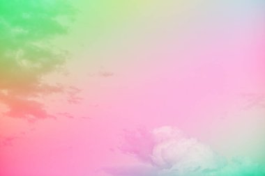 Bulutları olan inanılmaz güzel bir gökyüzü