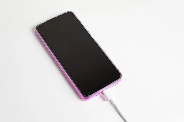Téléphone Portable Rose Connecté Câble Usb Type Chargement — Photo