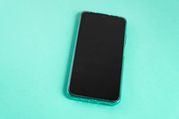 Nouveau Téléphone Portable Sur Fond Coloré — Photo