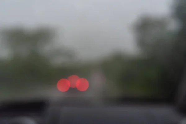 Βροχερή Μέρα Πίσω Από Παράθυρο Του Αυτοκινήτου — Φωτογραφία Αρχείου