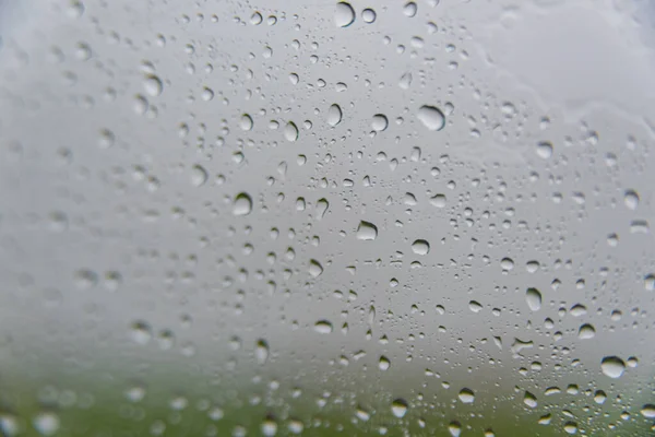 雨の日 車の窓の後ろ — ストック写真