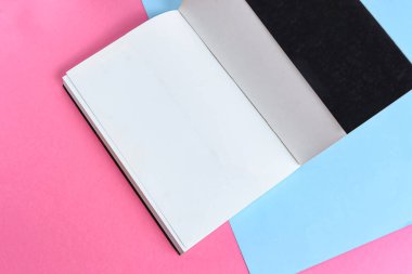 Arkaplan üzerinde fiziksel kağıt kitap - yakın plan