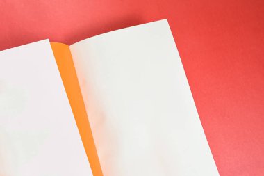 Arkaplan üzerinde fiziksel kağıt kitap - yakın plan