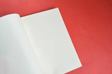 Arkaplan üzerinde fiziksel kağıt kitap - yakın plan