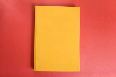 Arkaplan üzerinde fiziksel kağıt kitap - yakın plan