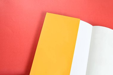 Arkaplan üzerinde fiziksel kağıt kitap - yakın plan