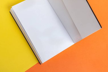 Arkaplan üzerinde fiziksel kağıt kitap - yakın plan