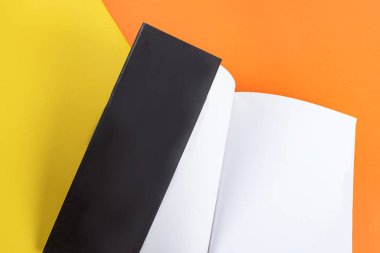 Arkaplan üzerinde fiziksel kağıt kitap - yakın plan