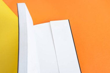 Arkaplan üzerinde fiziksel kağıt kitap - yakın plan