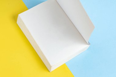 Arkaplan üzerinde fiziksel kağıt kitap - yakın plan