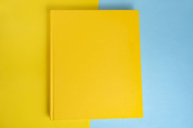 Arkaplan üzerinde fiziksel kağıt kitap - yakın plan