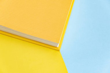 Arkaplan üzerinde fiziksel kağıt kitap - yakın plan