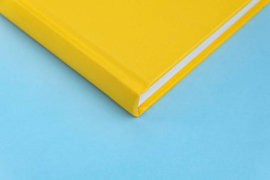 Arkaplan üzerinde fiziksel kağıt kitap - yakın plan