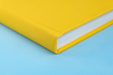 Arkaplan üzerinde fiziksel kağıt kitap - yakın plan